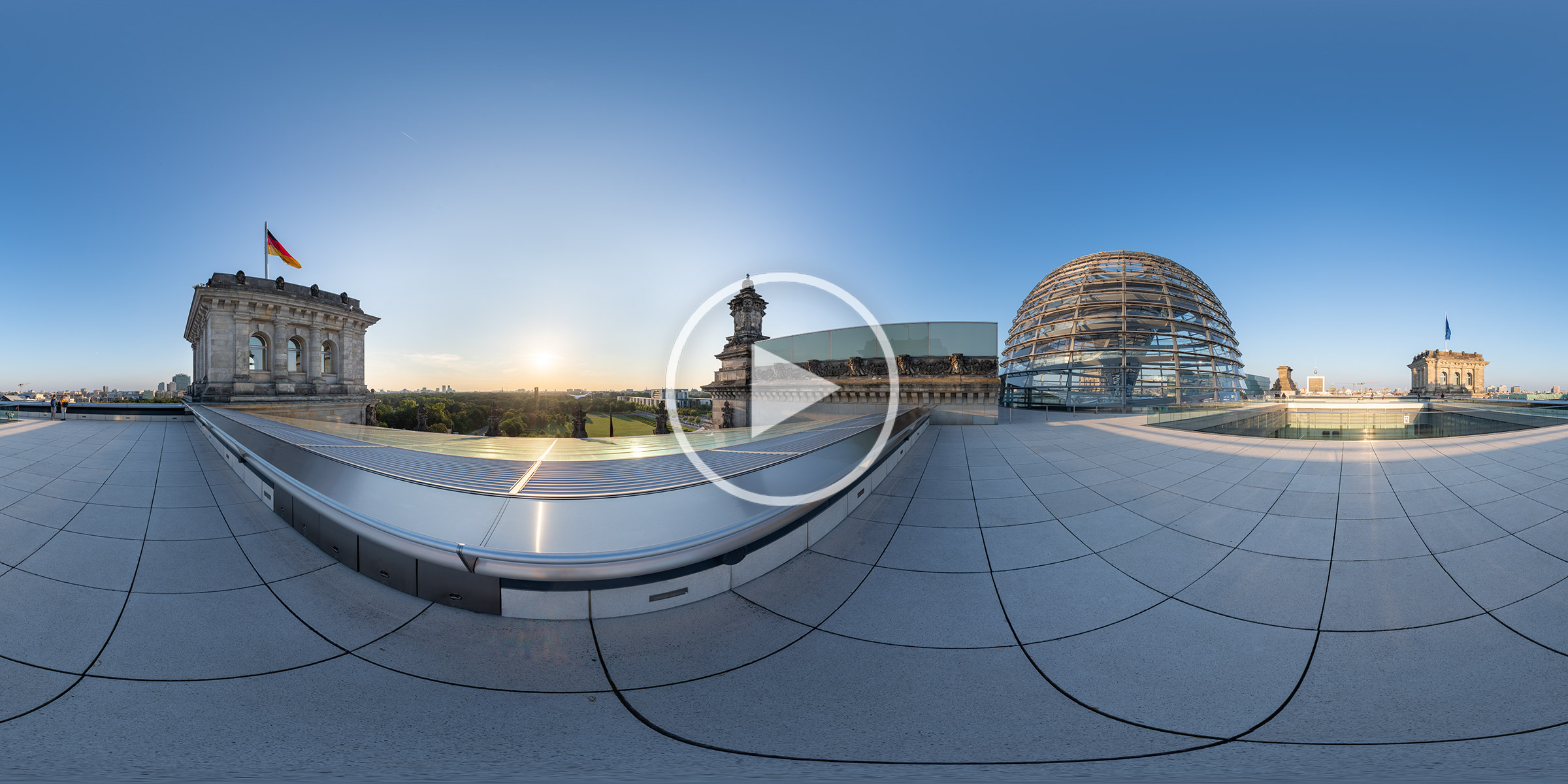 Dachterrasse des Reichstagsgebäudes bei Sonnenuntergang