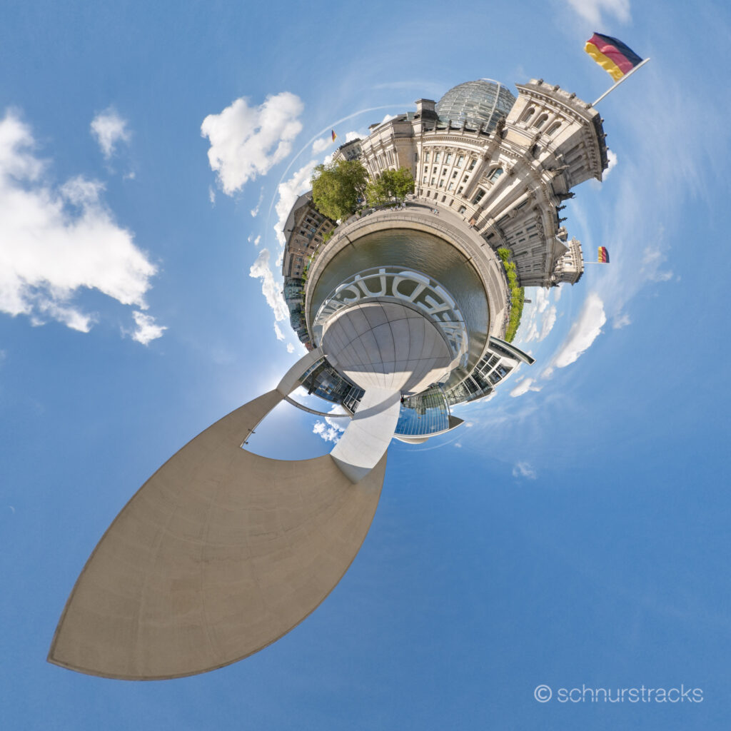 Little Planet Marie-Elisabeth-Lüders-Haus an der Spree #100707-1210-12 | 360°-Panorama der Liegenschaften des Deutschen Bundestages an der Spree, Blick von der Freitreppe am Marie-Elisabeth-Lüders-Haus oben über die Spree, Typo-Kunst RE-REEDUCATION im Vordergrund am Geländer