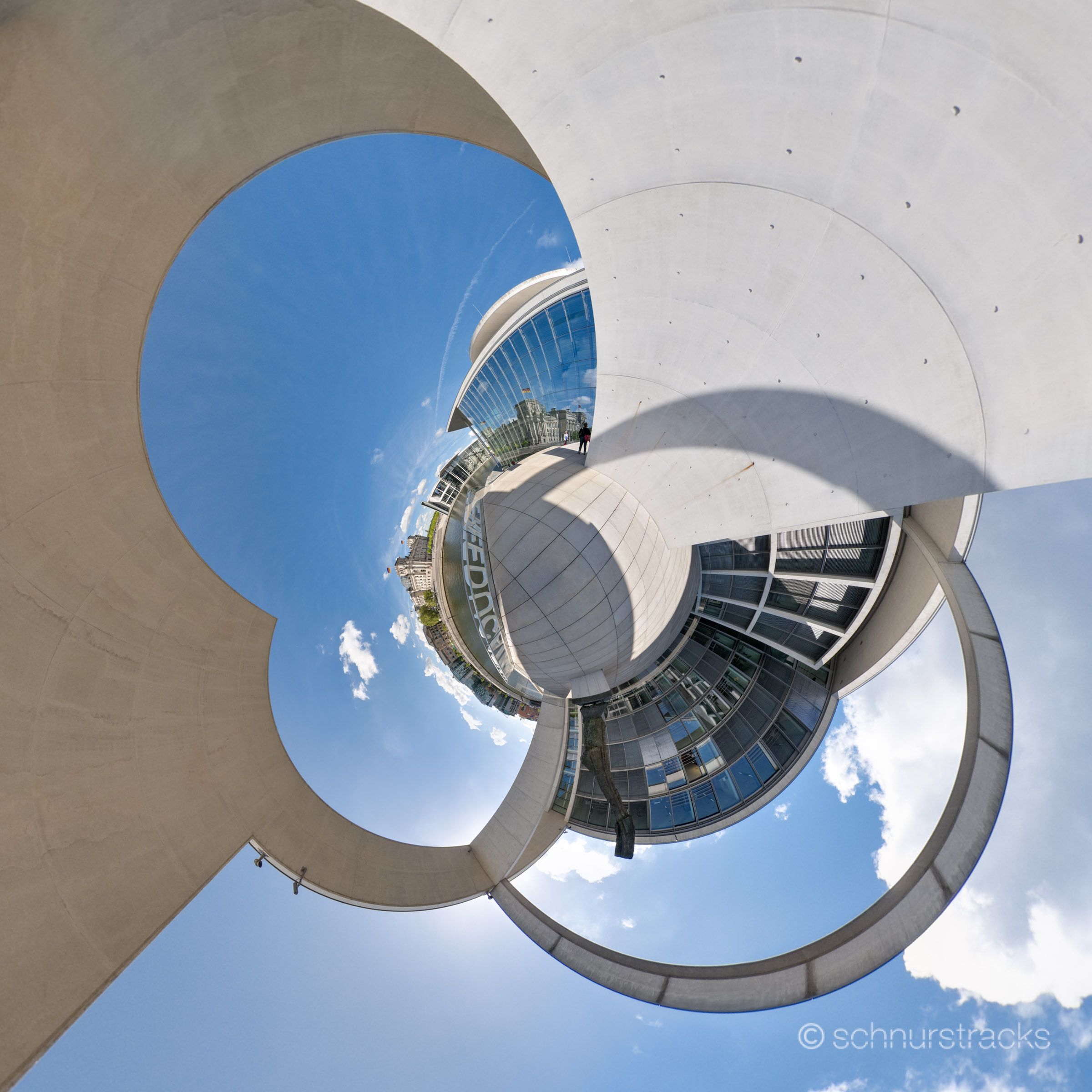 Little Planet Marie-Elisabeth-Lüders-Haus an der Spree #100707-1210-7 | 360°-Panorama der Liegenschaften des Deutschen Bundestages an der Spree, Blick von der Freitreppe am Marie-Elisabeth-Lüders-Haus oben über die Spree, Typo-Kunst RE-REEDUCATION im Vordergrund am Geländer