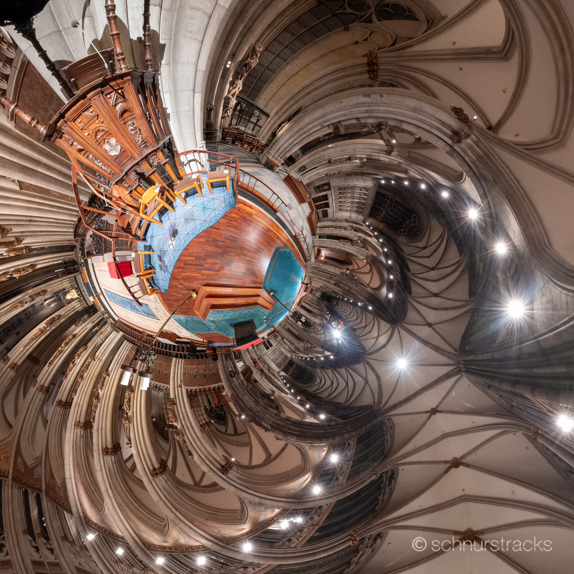 
Kugelpanorama als Little Planet am Vierungsaltar im Kölner Dom