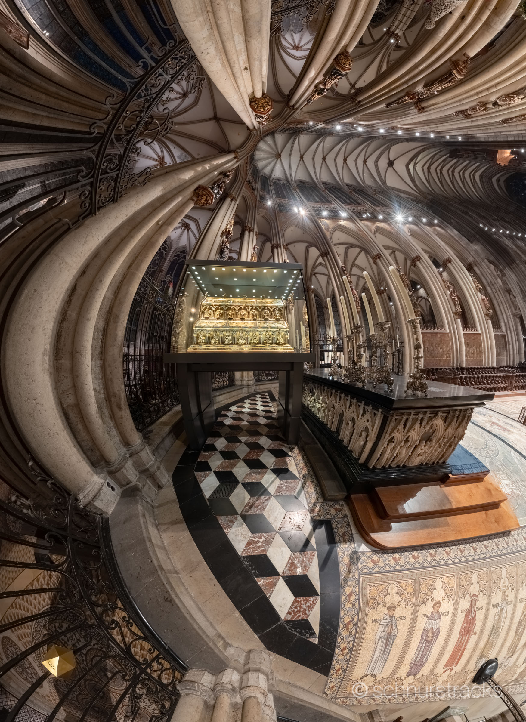Dreikönigenschrein im Kölner Dom | Panoramafotografie mit transverser Mercator-Projektion von Chris Witzani | #260429